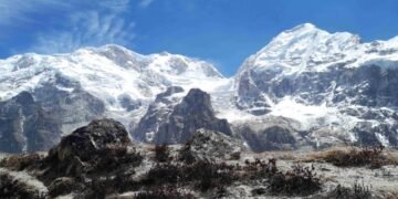 कञ्चनजङ्घा हिमाल हेर्न माईजोगमाईमा पर्यटक