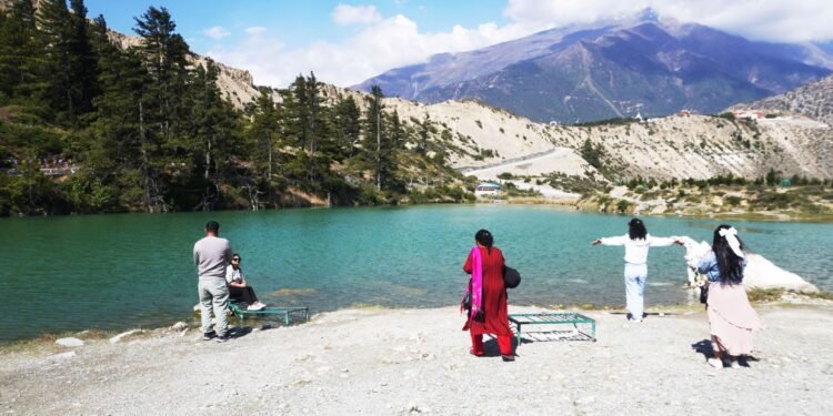 पर्यटक लोभ्याउने मुस्ताङको ‘ढुम्बाताल’