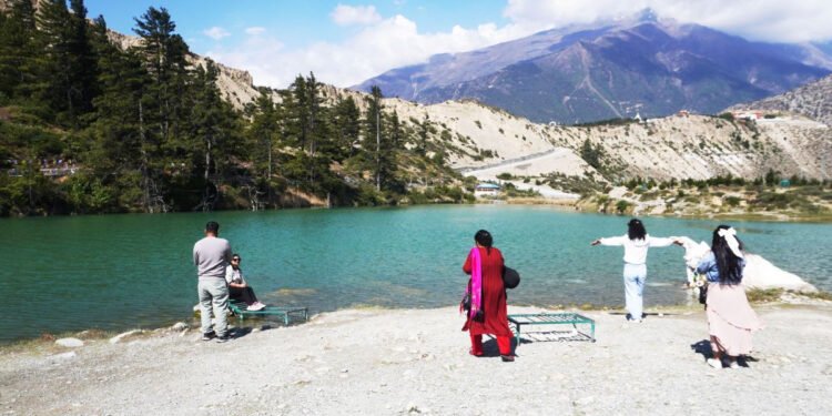 पर्यटक लोभ्याउने मुस्ताङको ‘ढुम्बाताल’