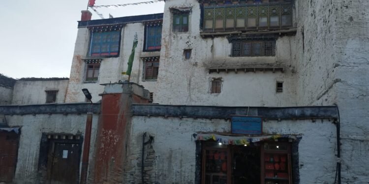 संरक्षणको पर्खाइमा लोमान्थाङको टास्सी ध्याफेल दरबार