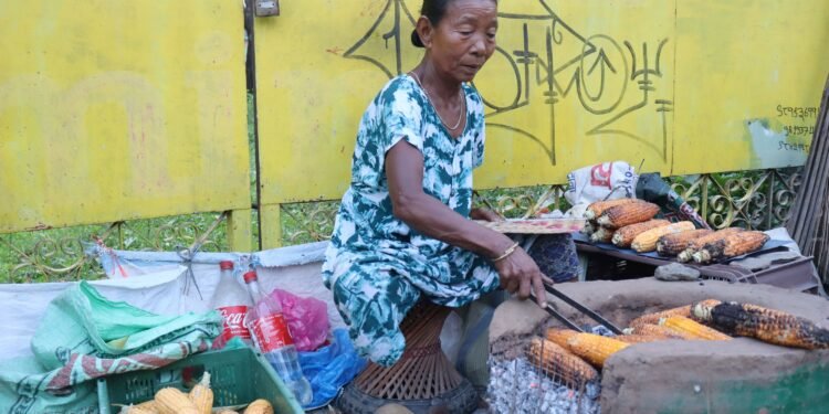 तीन दशकदेखि मकै बेचेर आत्मनिर्भर ‘शान्ति’