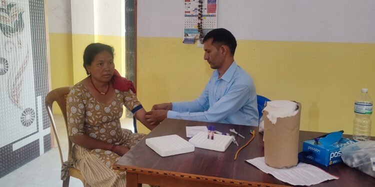 थारु समुदायका एक हजार आठ सयको रगत परीक्षण
