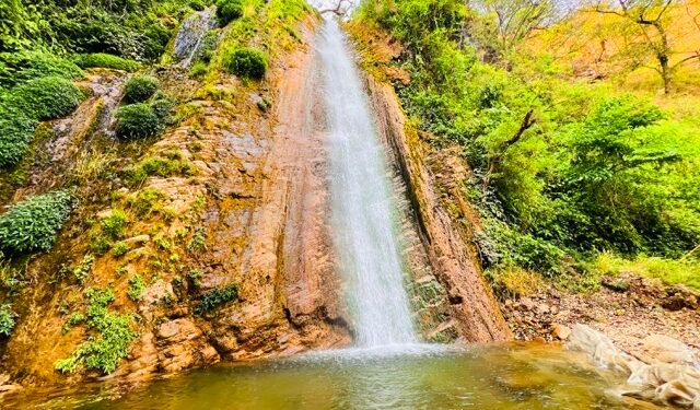 आकर्षणको केन्द्र बन्दै छहरे झरना