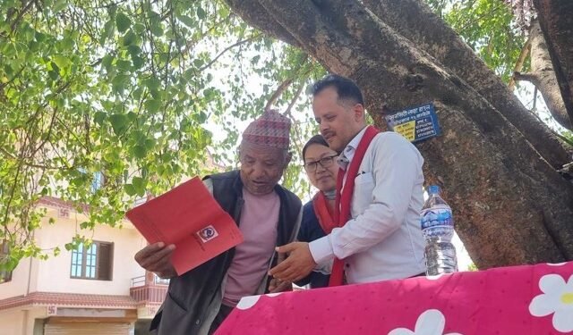 पैतीस वर्षपछि २६ परिवारले पाए जग्गाधनी प्रमाणपत्र