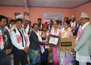 गणतन्त्र दिवसमा उत्कृष्ट अङ्क ल्याउने विद्यार्थीलाई ल्यापटप उपहार