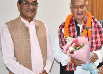 गृहमन्त्री लेखकसँग भाजपा नेता कोश्यारीको शिष्टाचार भेट