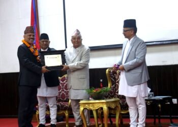 राष्ट्रपतिद्वारा वरिष्ठ पत्रकार दाहाल सम्मानित