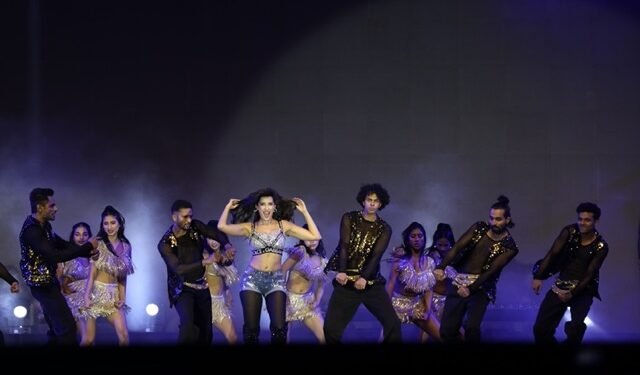 नोरासँगै नाचे नेपाली