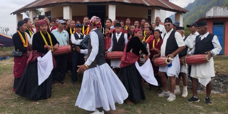 कुमाल गाउँका ८० जनाले सिके पाउदुरे नाच