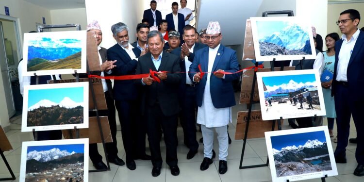 अठारौँ गणतन्त्र दिवस : राससमा हिमालका तस्बिर