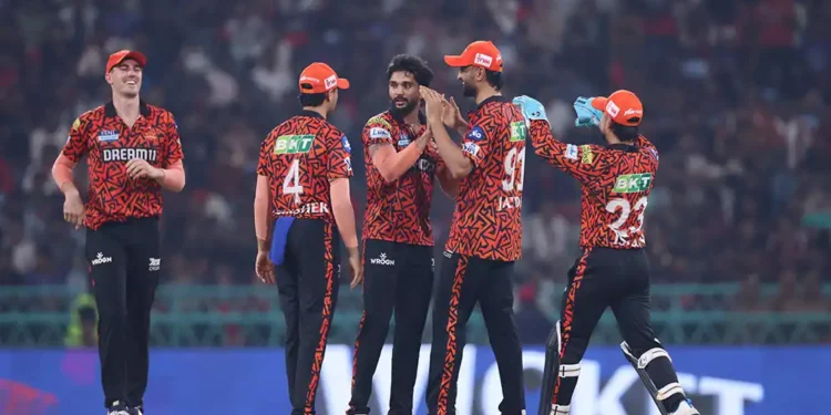 रोयल च्यालेन्जर्समाथि सनराइजर्स ४२ रनले विजयी