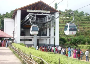 केवलकारको शौचालयमा लडेर भारतीयको मृत्यु