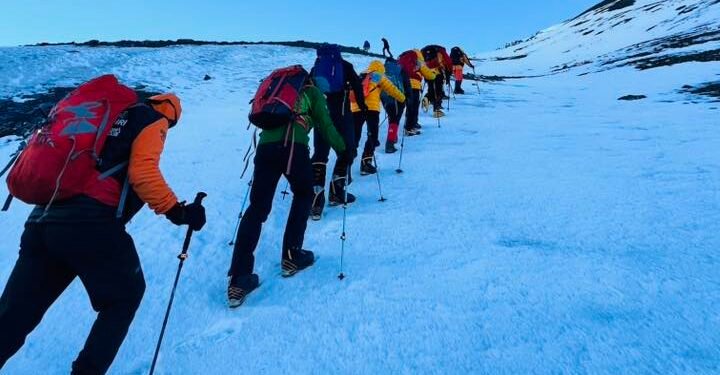 धवलागिरि चढ्ने आरोही आधार शिविर पुगे