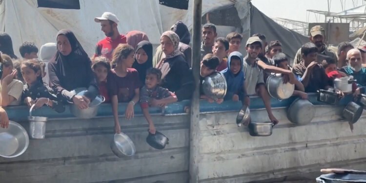 गाजामा खानेकुराको हाहाकार, मच्चियो अराजकता र लुटपाट