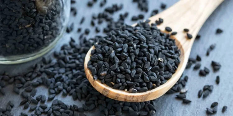 यो कालो बीउले तपाईंको बेलुन जस्तो पेट समतल पार्नेछ, यसलाई दैनिक यसरी सेवन गर्नुहोस्