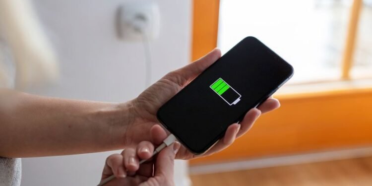 मोबाइल र टर्च चार्ज गरेको १० रुपैयाँ !