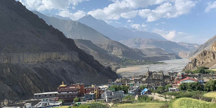 धेरै भयो मुस्ताङवासीले हिउँ छुन नपाएको !