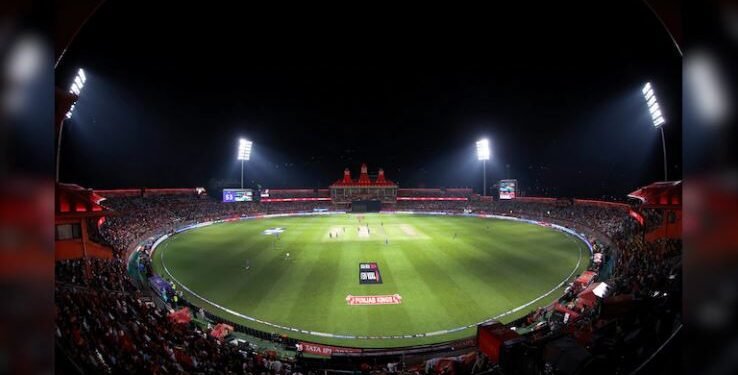 यी हुन सबैभन्दा १० लामा छक्का प्रहार गर्ने खेलाडी, पाकिस्तानीकाे १५३ मिटरकाे पहिलाे रेकर्ड