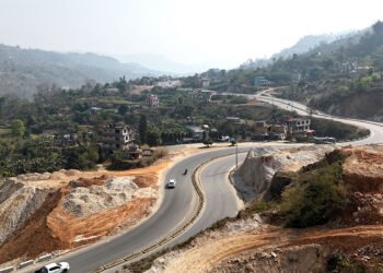 पोखरा–मुग्लिन सडक विस्तार :  विद्युत् पोल एक साताभित्र हटाइँदै