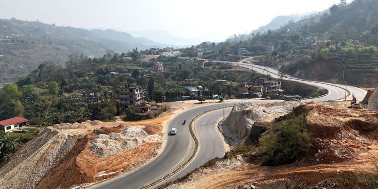 पोखरा–मुग्लिन सडक विस्तार : विद्युत् पोल एक साताभित्र हटाइँदै