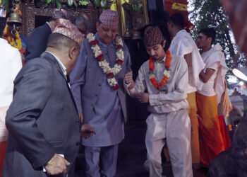 सिंहासनको भूत देख्दै पूर्वराजा -धर्मको खोलमा राजनीति, जनताको चेतनालाई चुनौती