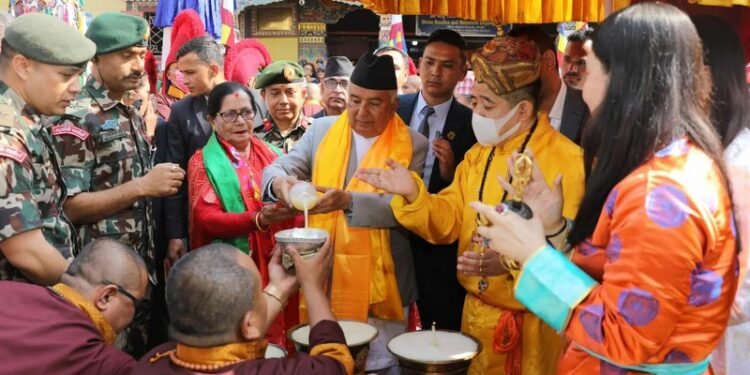 राष्ट्रपतिद्वारा बौद्धस्थित ल्हाखाङ गुम्बामा पूजाआराधना