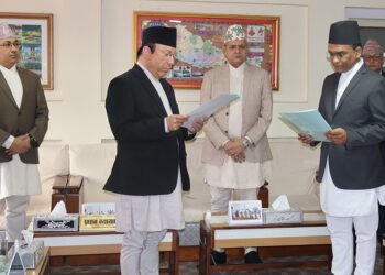 नवनियुक्त गभर्नर पौडेलले प्रधानन्यायाधीशबाट लिए शपथ