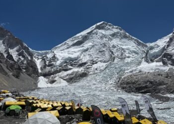 प्रतिकूल मौसमका कारण सगरमाथा आरोहण प्रभावित