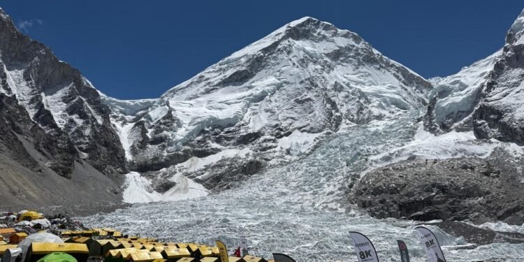 प्रतिकूल मौसमका कारण सगरमाथा आरोहण प्रभावित