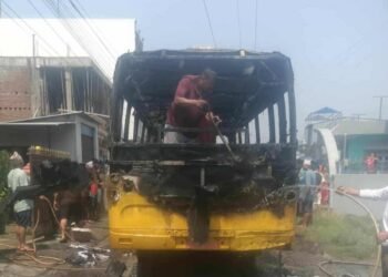 रुपन्देहीमा विद्यार्थी बोकेको बसमा आगलागी, सबै विद्यार्थी सकुशल उद्धार