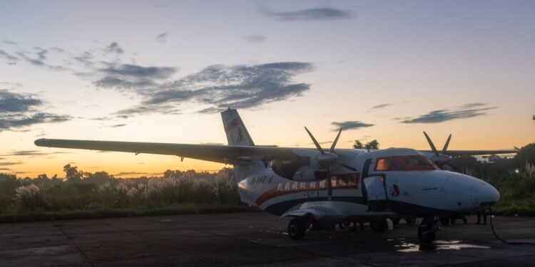 इन्जिनमा समस्या देखिएपछि समिटको जहाजद्वारा आकस्मिक अवतरण