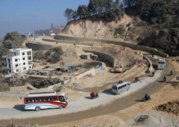 वर्षाले सूर्यविनायक–साँगा सडकमा एकतर्फी सवारी सञ्चालन, भक्तपुरबाट काभ्रे जाने सवारीलाई डाइभर्सन