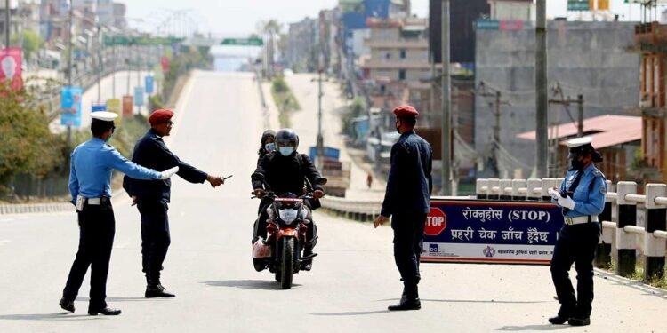 ट्राफिक प्रहरीको ‘लुकिछिपी चेकजाँच’ प्रणालीमाथि प्रश्न…