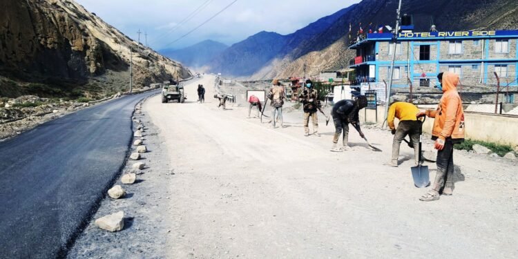 मार्फा–जोमसोम सडक धमाधम कालोपत्र