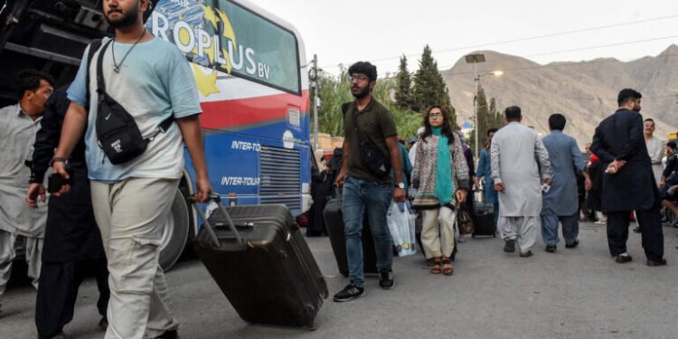 इजरायलद्वारा इरान द्वन्द्वबाट विदेशमा फसेका नागरिकहरूलाई घर फर्काउन सुरु