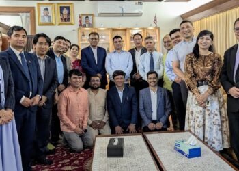 थाइल्याण्डमा क्रियाशील नेपाली स्वास्थ्यकर्मीसँग मन्त्री पौडेलद्वारा सुझाव सङ्कलन