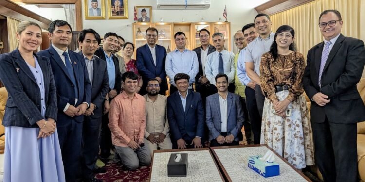 थाइल्याण्डमा क्रियाशील नेपाली स्वास्थ्यकर्मीसँग मन्त्री पौडेलद्वारा सुझाव सङ्कलन