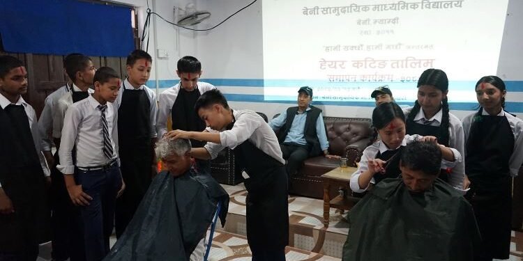 विद्यार्थीलाई पढाईसँगै सिप