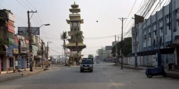 वीरगञ्जलाई विरुप बनाउने तार हटाइँदै