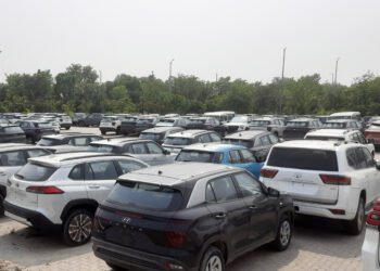 वीरगञ्ज नाका : ११महिनामा दुई हजार ३८५ विद्युतीय सवारीसाधन आयात