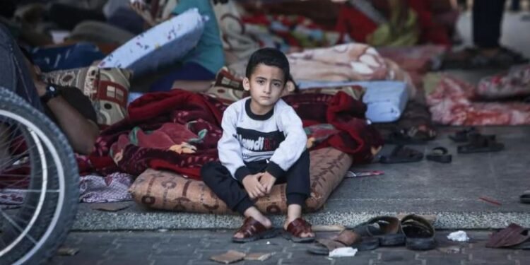 गाजा युद्धको चपेटामा बालबालिका: स्वास्थ्यमा गहिरो असर
