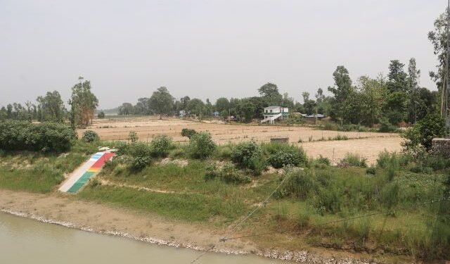 बाढीको डरले बसाइ सर्न थाले कुतियाकवरबासी