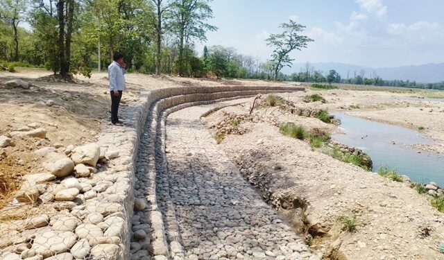 बस्ती जोगाउन झिझरी खोलामा तटबन्ध