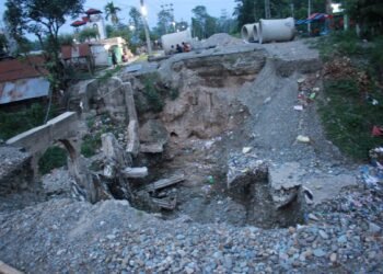 जोखिमयुक्त यात्रा गर्न बाध्य छन् धरान हरियालीका स्थानीय