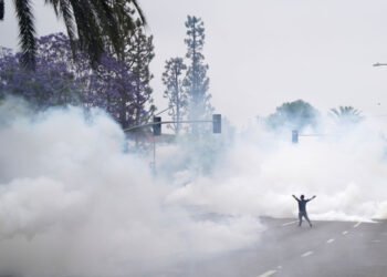 आप्रवासी पक्राउ परेपछि अमेरिकामा हिंसा भड्कियो