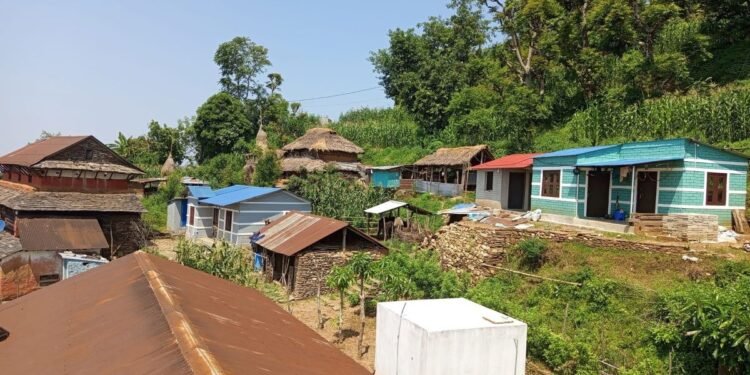 पर्यटनको सम्भावना बोकेको मनपाङ गाउँ