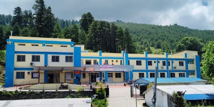 पन्ध्र शय्याको अस्पतालमा ५४ शय्याको सेवा