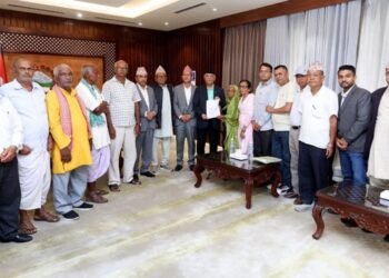 कोशीटप्पुु वन्यजन्तुु आरक्षका विस्थापित परिवारको प्रधानमन्त्रीलाई ज्ञापन
