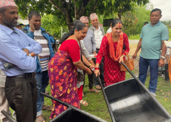 कृषि सामग्री ढुवानी गर्न किसानलाई ठेलागाडा सहयोग