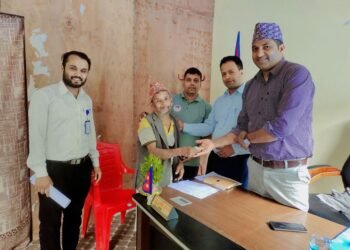 स्थानीय जातका गाई र हालगोरू पाल्ने कृषकलाई अनुदान वितरण